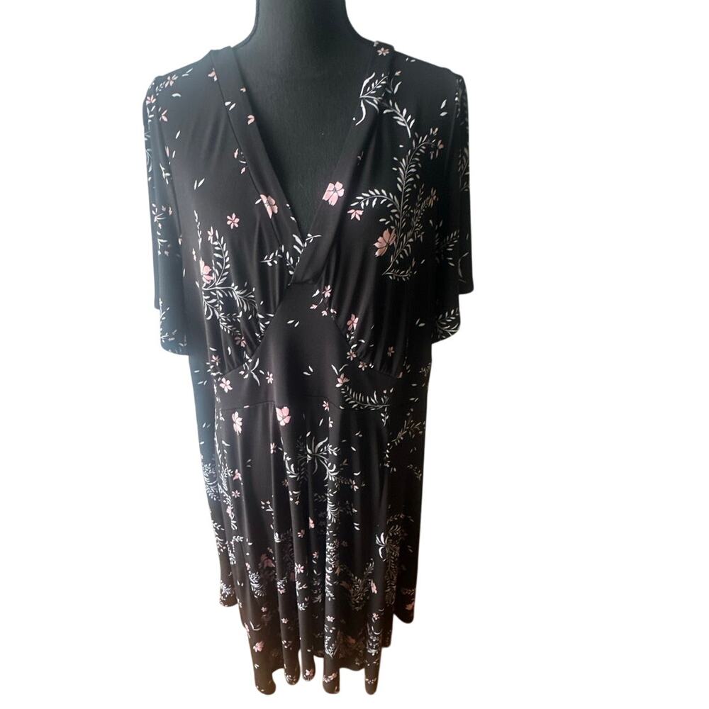 Torrid Black Floral Wrap Dress Size 4 V-Neck Flowy Plus Size Boho Chic